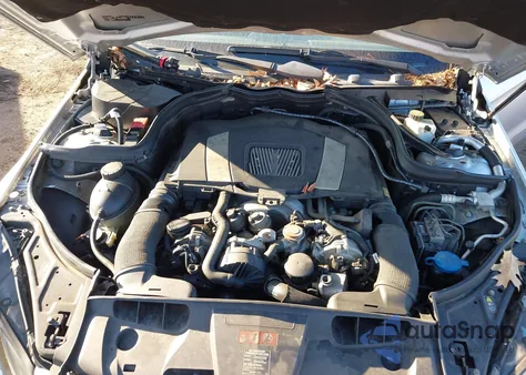 2010 Mercedes-Benz E 550 z USA, uszkodzony, nr VIN WDDKJ7CB7AF037952